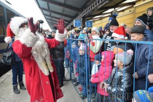 Moşule, am fost cuminte! Moş Crăciun a sosit cu trenul, în Gara Mare din Oradea (FOTO / VIDEO)