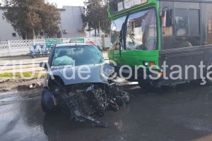 Imagini de la eveniment: Accident rutier in Constanta. In impact, implicate doua automobile si un autobuz RATC (galerie foto+video)      