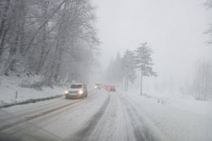 Informare de vreme rea. Vânt puternic şi ninsori viscolite în weekend