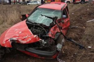 Accident feroviar la Jucu. O maşină a fost făcută praf de tren FOTO