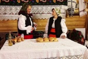 Reportaj: Cum se fac in Maramures Colacii de Craciun (VIDEO)
