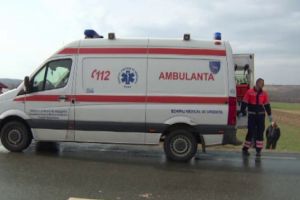 Pasageră aruncată din maşină