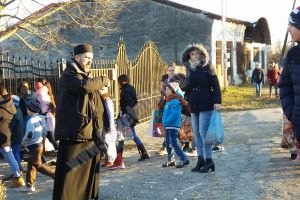 Gura Ocniţei, localitatea în care copiii nu au uitat obiceiul colindului