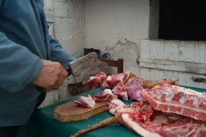 Inspectorii au confiscat peste 300 de tone de carne si au dat amenzi de 38.000 de lei, în 2017