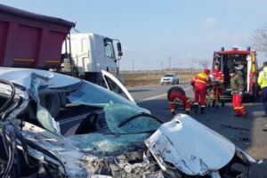 Accident în lanţ cu urmări tragice. Două persoane au murit