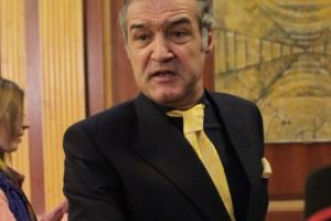 Gigi Becali a tăiat în carne vie înainte de Crăciun. Mai mulţi fotbalişti au fost EXCLUȘI de la FCSB