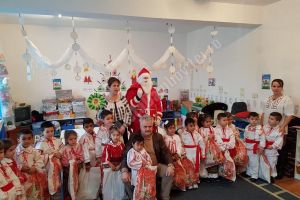 Măneşti, comuna în care toţi copiii l-au întâlnit pe Moş Crăciun