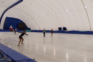 S-a deschis patinoarul din Poiana Braşov