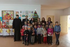 Pentru circa 70 de copii din satul Fulgeriş, Moş Crăciun a venit pentru prima dată