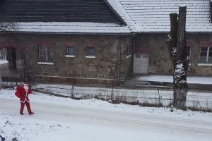 Moş Crăciun a poposit la copiii înscrişi la grădiniţa Batalionului 468 Apărare Antiaeriană „Trotuş”