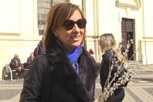 Carmen Iohannis singură la slujba de Crăciun la Sibiu
