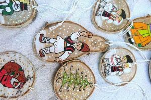 Globurile de lemn, un nou trend pentru Crăciunul 2017