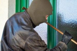 PERICOLUL din spatele sărbătorii. Cum te poate lăsa falit o banală fotografie postată pe reţelele de socializare