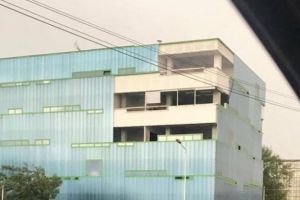 Policarbonatul de pe Incuboxx, zburat de vantul puternic