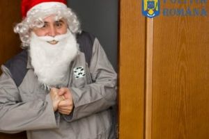 Atenţie la cine vă trece pragul! Colind în versuri din partea poliţiştilor mureşeni