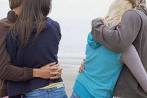 Cum să-şi exprime sănătos adolescenţii sexualitatea?