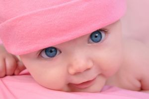 Senatul a arpobat plafonarea indemnizaţiei pentru creşterea copilului. S-a stabilit şi suma maxima