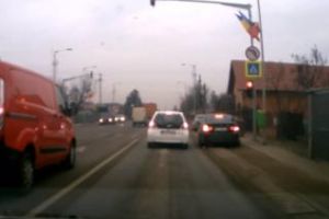 Un şmecher cu BMW loveşte din nou: ”a trecut pe verde ca pietonii” - VIDEO