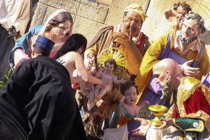 O femeie topless a încercat să fure statuia pruncului Iisus de la Vatican (VIDEO)