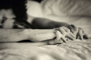 POVESTE ADEVĂRATĂ. Cum şi-a pierdut liceanul Iulian virginitatea cu o femeie măritată. 