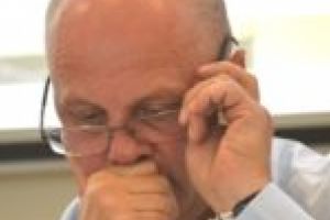 Primăria Reşiţa s-a umplut de telefoane de fiţe! Plătite din bani publici!