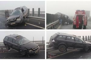 FOTO. Accident pe Autostrada Deva-Sibiu: Traficul este îngreunat după o coliziune între trei maşini, o persoană fiind rănită