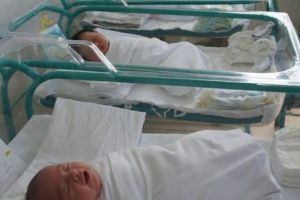 15 prunci au dorit cu tot dinadinsul să vină pe lume de Crăciun