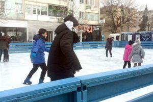 Caloriile de Crăciun, topite la patinoar