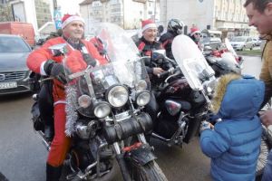 Moş Crăciun a venit pe motocicletă