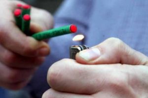 24.000 de petarde şi artificii, confiscate de poliţişti de la o femeie din Tulca