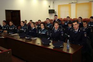 Aproape 20 de noi poliţişti în Bacău