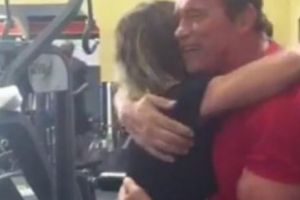 Nadia Comăneci se antrenează la sala lui Arnold Schwarzenegger SUPRAVEGHEATĂ chiar de actor. VIDEO