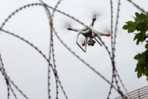 Moş Crăciun cu drona la penitenciarul din Bacău