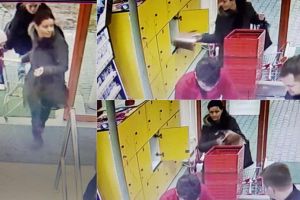 FOTO, VIDEO. Femeia care s-a ”servit” din dulăpiorul pentru bagaje al unui supermarket din Alba Iulia, prinsă de poliţişti. Ce a găsit în sacoşele furate