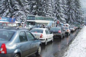 Circulaţie cu numai 20 de kilometri la oră pe Valea Prahovei!