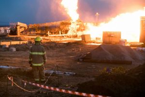 FOTO. Flacăra de la Moftin s-a stins azi noapte. Pompierii au reaprins-o