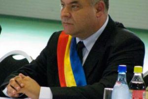 Primarul din Brezoi, Robert Schell, va reabilita şi dota şcoala din Valea lui Stan