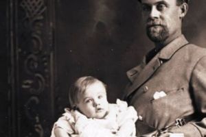 Primul COPIL care a fost TRIMIS prin POŞTĂ la BUNICI