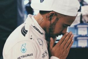 Un mare campion din Formula 1 şi-a cerut scuze după ce şi-a criticat nepotul, pentru că puştiul se îmbrăcase în prinţesă