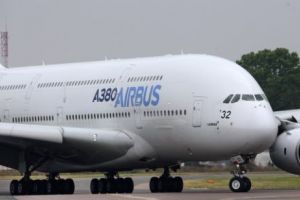 Airbus scoate din producţie modelul A380, cel mai mare avion din lume