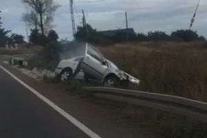 Un ,,şofer” beat turtă şi fără permis s-a oprit cu maşina într-un şanţ