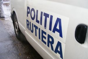 Beat la volan şi cu piciorul lipit de pedala de acceleraţie, un orădean a ajuns cu maşina în şanţ