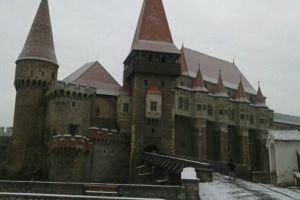 „La loc comanda” în cazul Castelului Corvinilor. ADR Vest amână intenţiile de reorganizare a muzeelor de la Castel