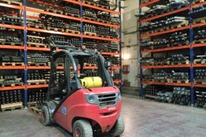 Socant. Un client a murit intr-un magazin din Dolj, dupa ce un motostivuitor a cazut peste el