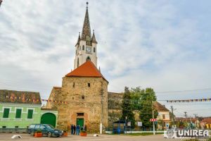 FOTO. Povestea ”Turnului Slăninilor” din Cetatea Greavilor situată într-un sat din Alba: Tradiţia depozitării slăninii în turn, păstrată de sute de ani