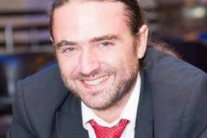 Pleşoianu către #IMACULAŢII care PROTESTEAZĂ:„ Cei pe care îi puneţi în ICOANE sunt OAMENII LUI BĂSESCU”
