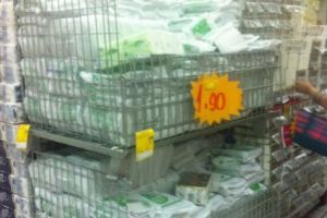 Craiova: Un bărbat a murit după ce un container dintr-un hypermarket a căzut peste el