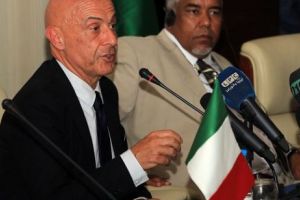 Omul care a găsit soluţia de a stopa imigraţia