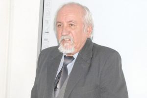 Floarea de colţ a artelor plastice vasluiene: Profesorul Gheorghe Alupoaei şi opera sa