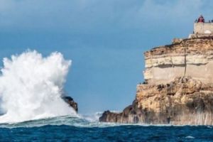 URAGAN în Europa. Vântul puternic a ARUNCAT de la balcon un bătrân. Furtuna „Bruno” a făcut VICTIME şi PAGUBE importante